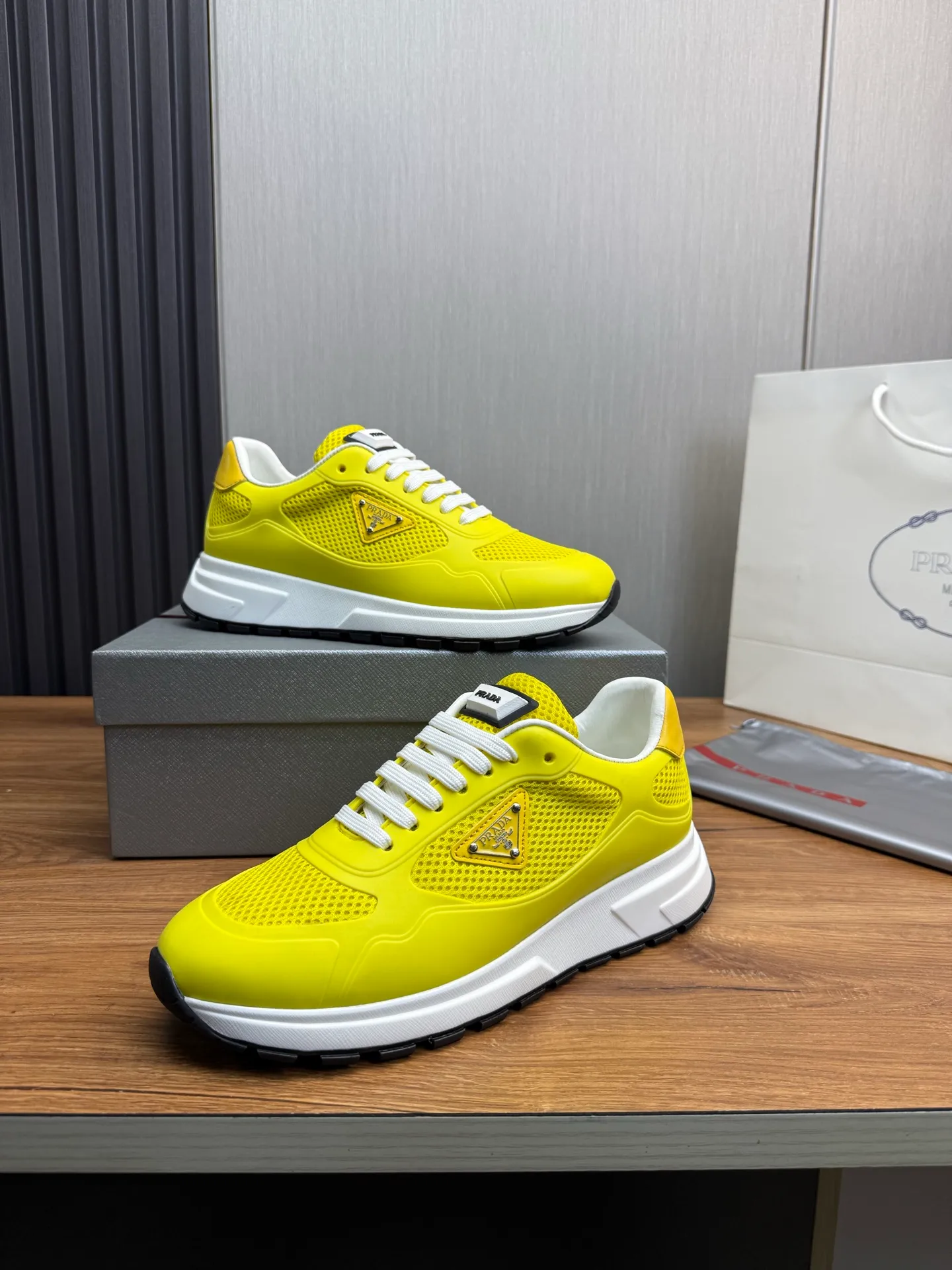 Men's shoes 💰580💰 [PRADA] Autumn and winter hot men's shoes shipped 👏Official website synchronized ⬆️Original fly-woven cowhide fabric + cowhide lining, 1⃣️:1⃣️reproduction, original sole, 38-45 (45. Customized, non-refundable)
